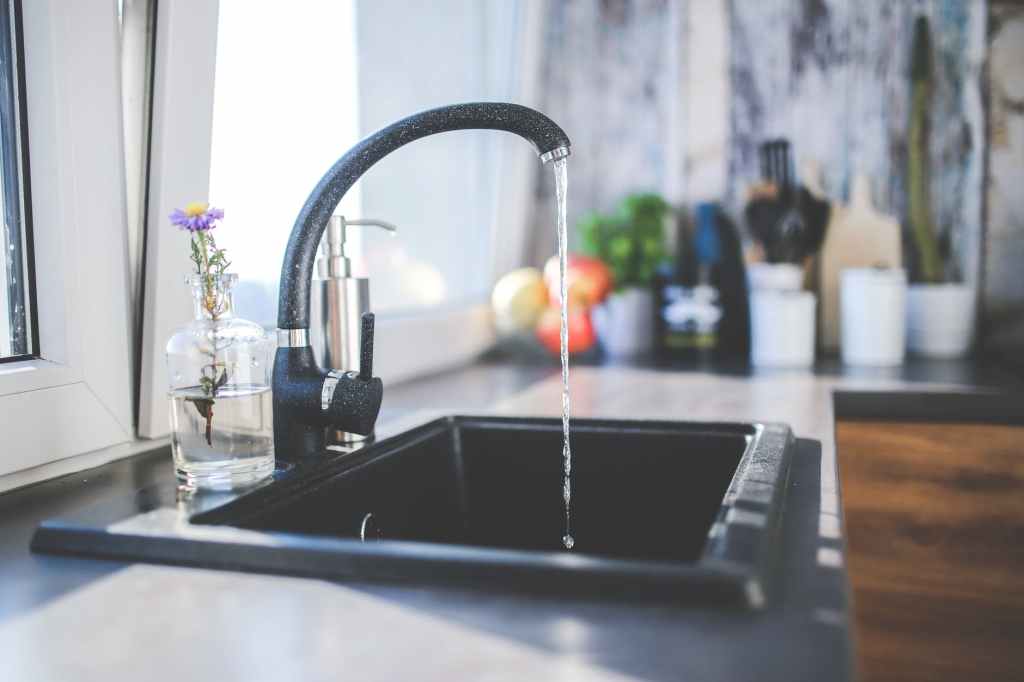 a running tap does not help save water